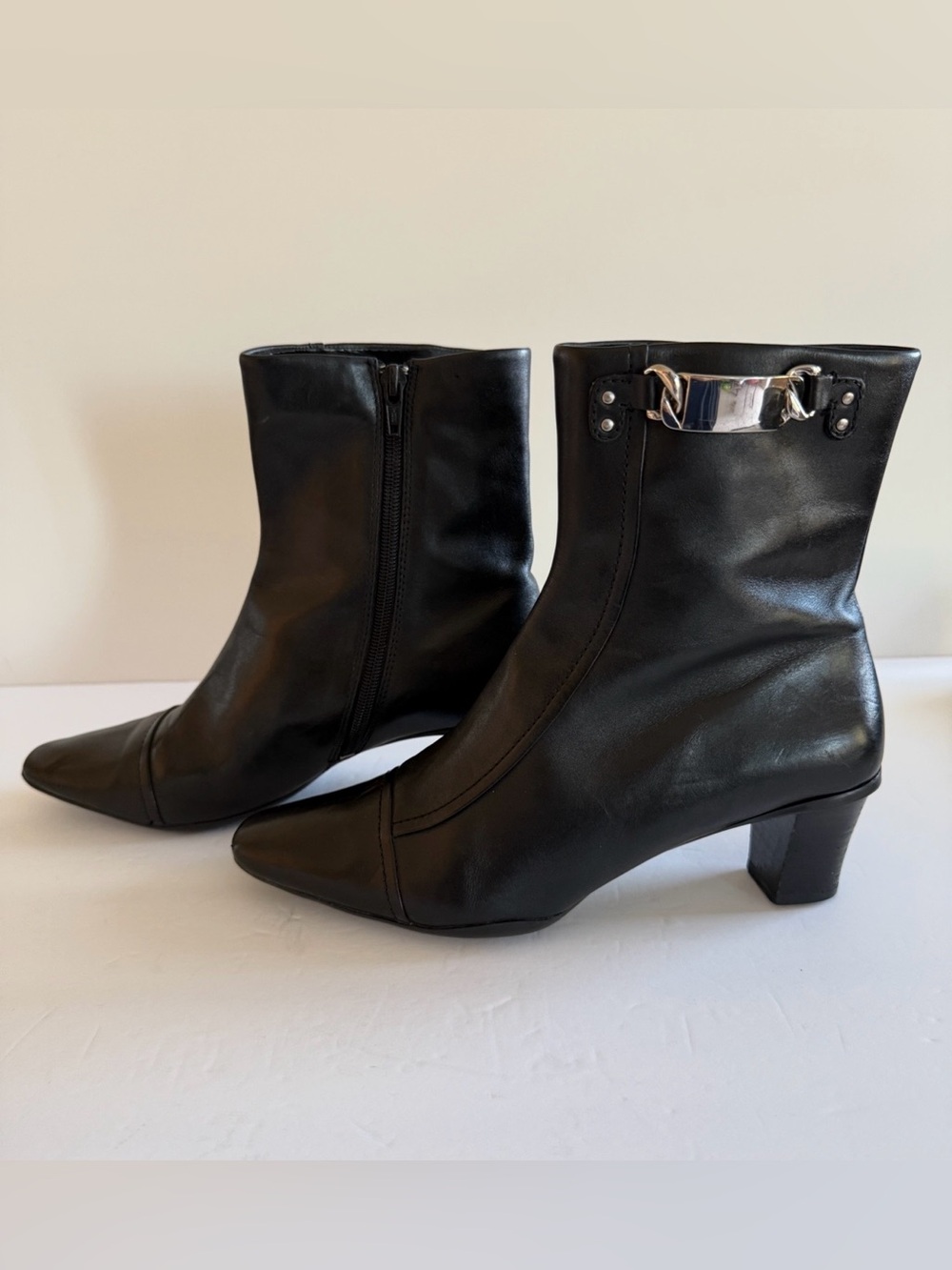 Apostrophe Peyton Black Leather Pointed Toe Ankle Boots Kitten Heel Size 8M